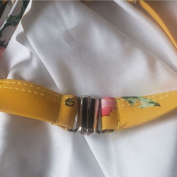 5/$25 Floral bikini top size 34" - Picture 3 of 5